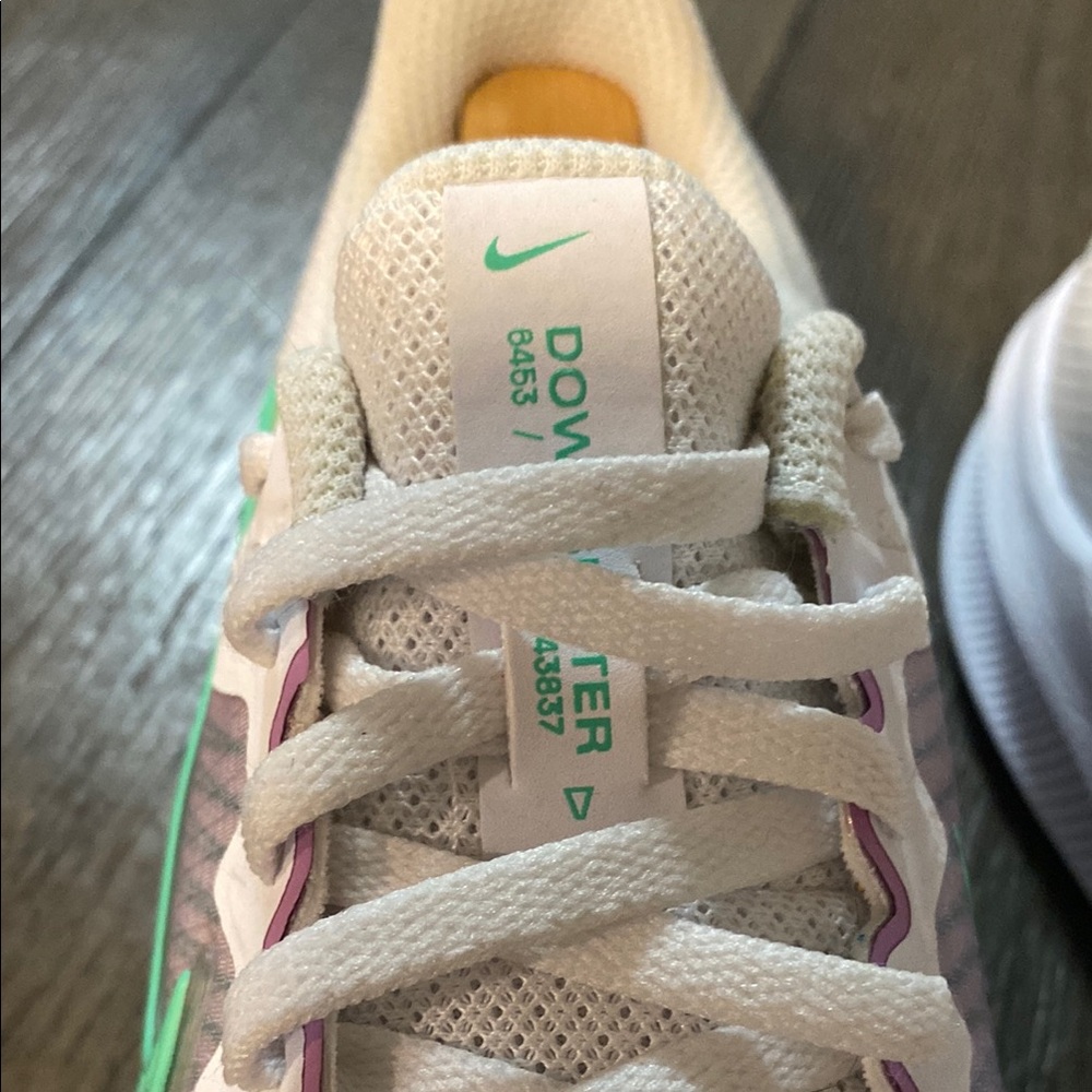 Nike Downshifter 11 ‘ White Signal Green’ - Picture 4 of 12